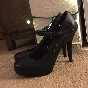 6” vintage pumps
